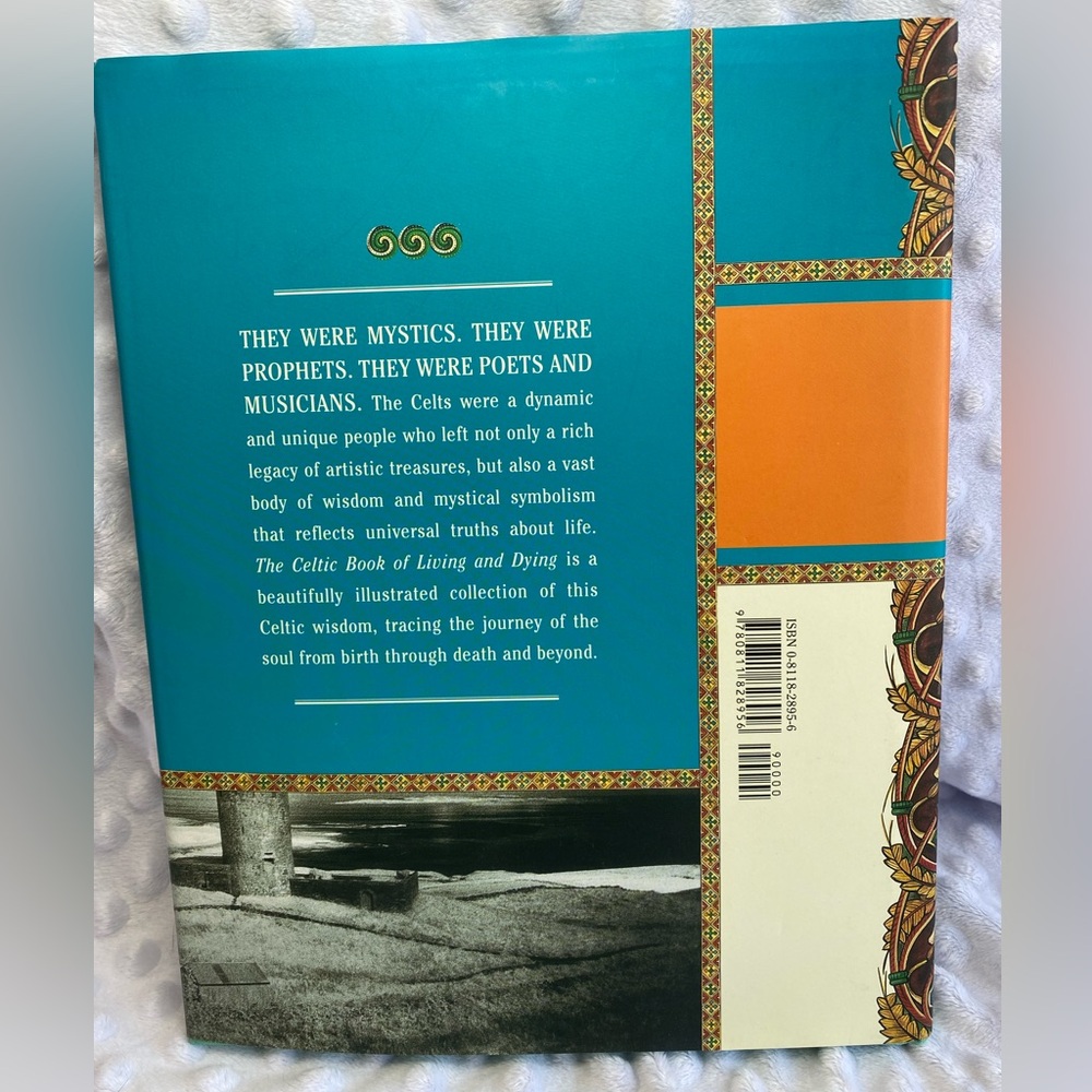 Book: The Celtic Book of Living and Dying, An Illustrated Guide to Celtic Wisdom - Picture 2 of 6